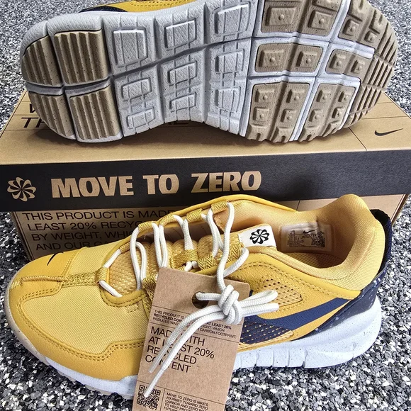 Nike Trail Running Yellow and Blue Sneakers - Picture 3 of 10